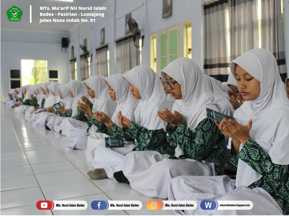 Pembacaan Dalaillunnajah Setiap Hari Kamis Dengan Seluruh Warga Sekolah Di Aula Madrasah
